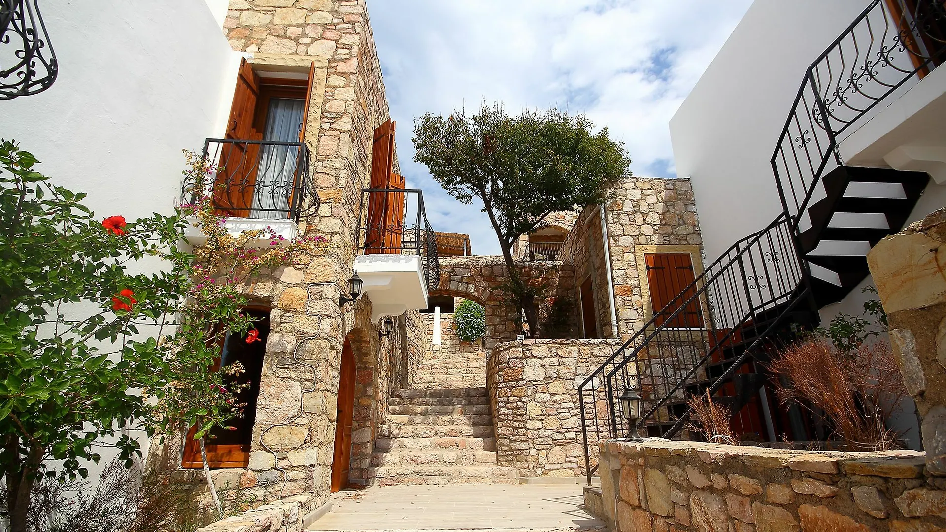 Vega Aparts Gumusluk Aparthotel